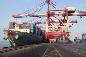 پهلوگیری کشتی حامل ۷۰هزارتن جو وارداتی در بندر شهید رجایی 