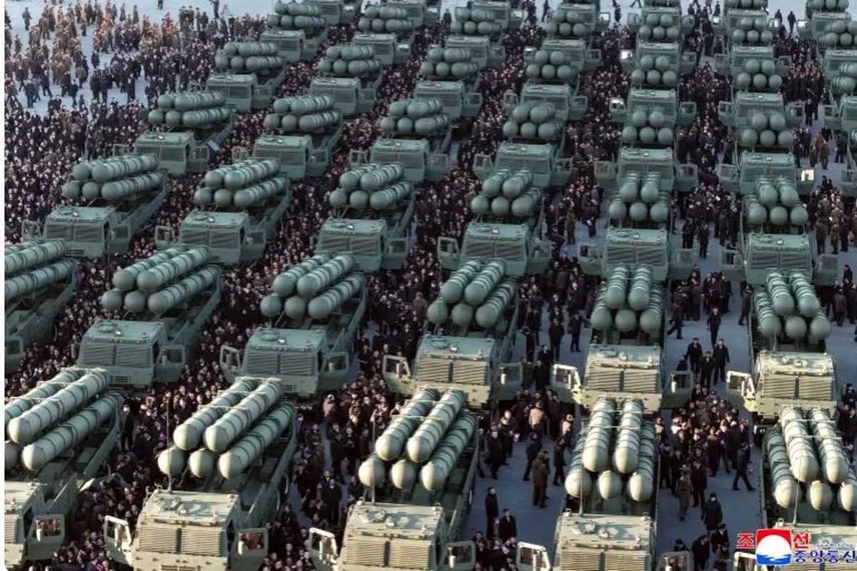 کره شمالی از راکت‌اندازهای هسته‌ای رونمایی کرد