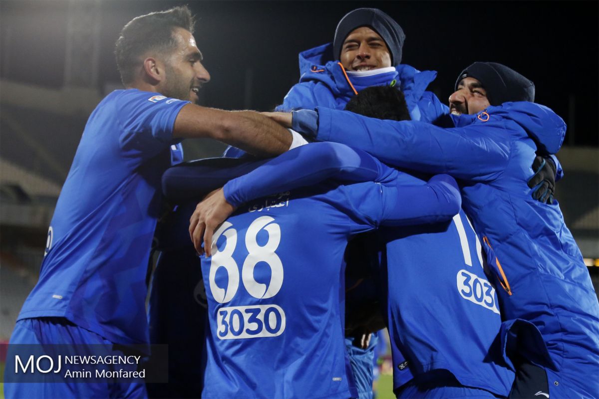 دیدار تیم های استقلال تهران و گسترش فولاد تبریز