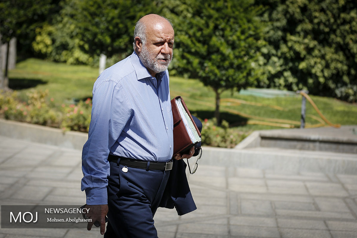 حاشیه جلسه هیات دولت /بیژن نامدار زنگنه وزیر نفت