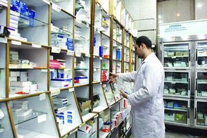 طلب 500 میلیارد ریالی داروخانه های استان قم از سازمان های بیمه گر