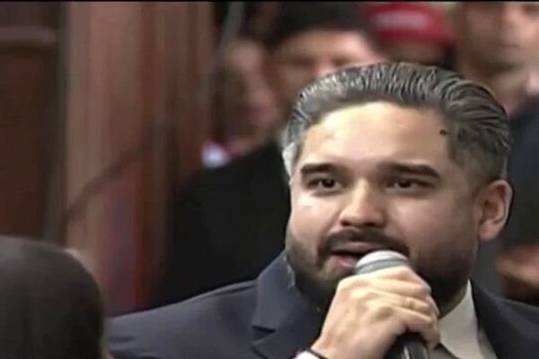 عزت بدون تسلیم، مسیر کاراکاس است