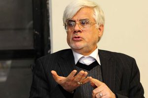 محمدرضا عارف به علی اکبر محتشمی‌پور پیام تسلیت داد