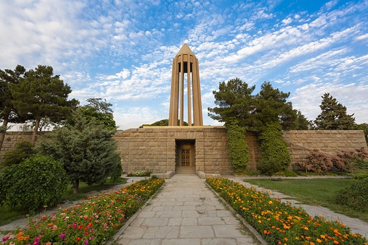 آرامگاه بوعلی سینا