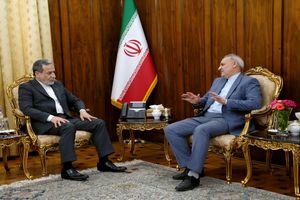 سفیر جمهوری اسلامی ایران در پاکستان با وزیر امور خارجه گفتگو کرد