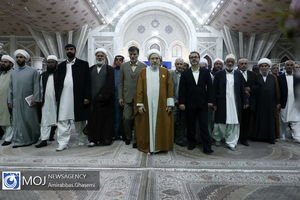 تجدید میثاق شرکت کنندگان اجلاس وحدت با آرمان‌های امام راحل (ره)