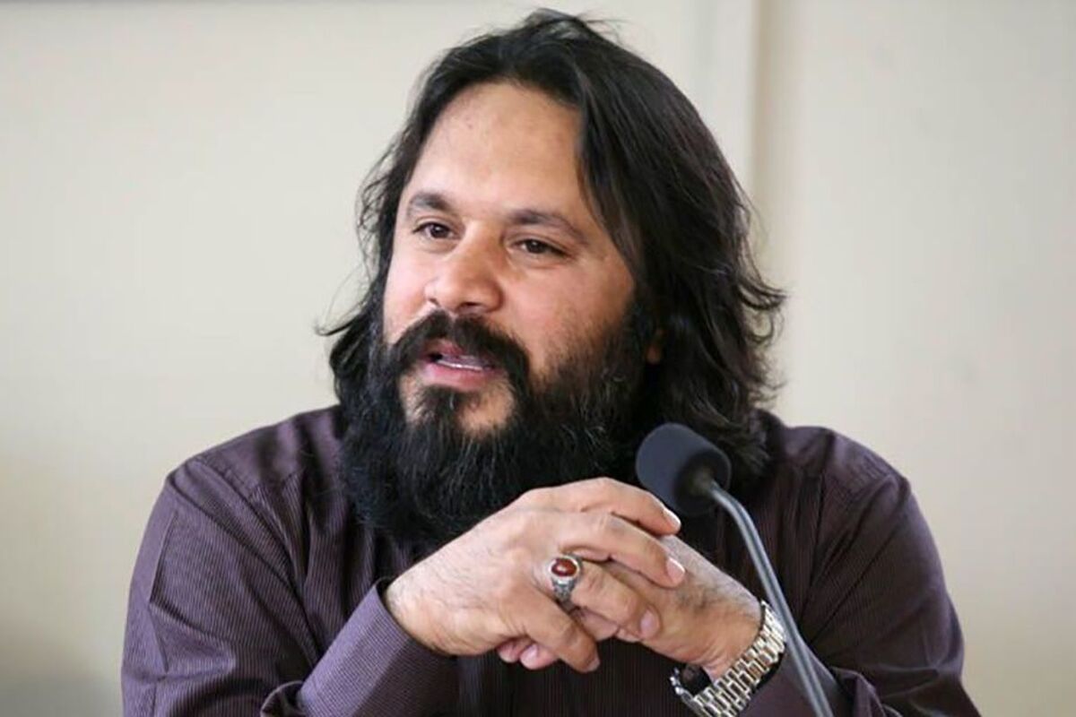 کوروش زارعی
