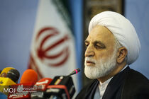 باید جلوی کسانی که می خواهند با زد و بند تسهیلات بگیرند گرفته شود/ مردم از بی عدالتی رنج می برند