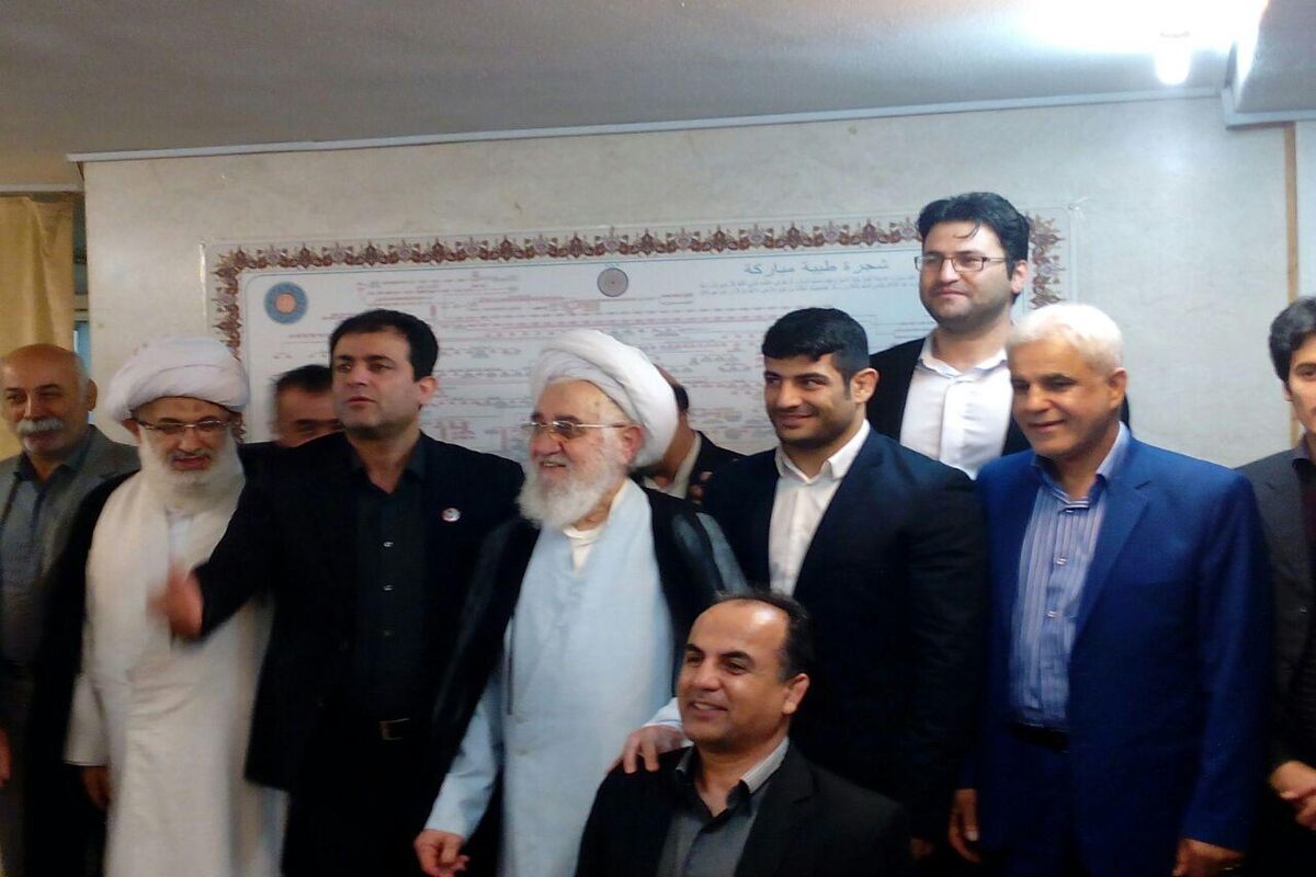دیدار نماینده ولی فقیه با قهرمان کشتی