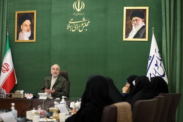 مسئولان باید در خط مقدم مقابله با دشمن در جنگ اقتصادی باشند