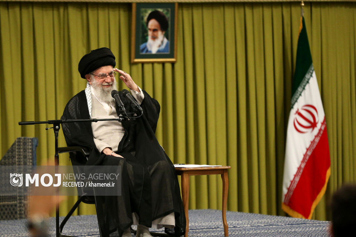 دیدار دانش‌آموزان و دانشجویان با رهبر انقلاب