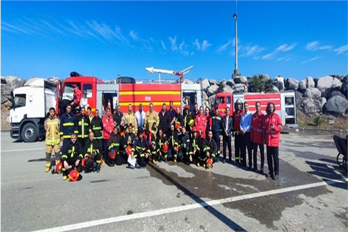 آتش نشانان بندر نوشهر