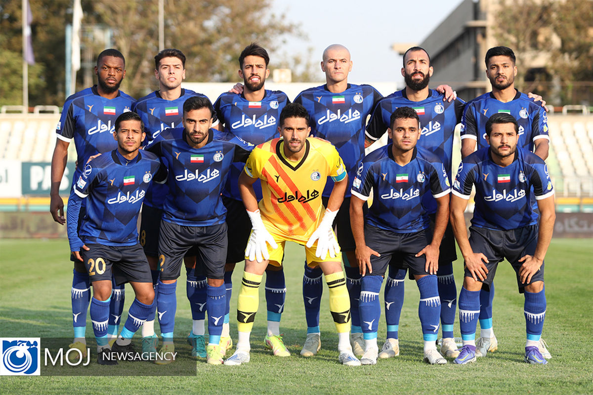 دیدار تیم‌ های فوتبال هوادار و استقلال