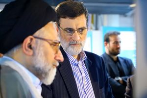 بازدید وزیر اطلاعات و رییس سازمان حفاظت محیط زیست از غرفه دستاوردهای بانک دی
