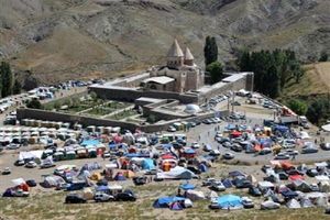مراسم سالیانه مذهبی ارامنه جهان در قره کلیسا آغاز شد