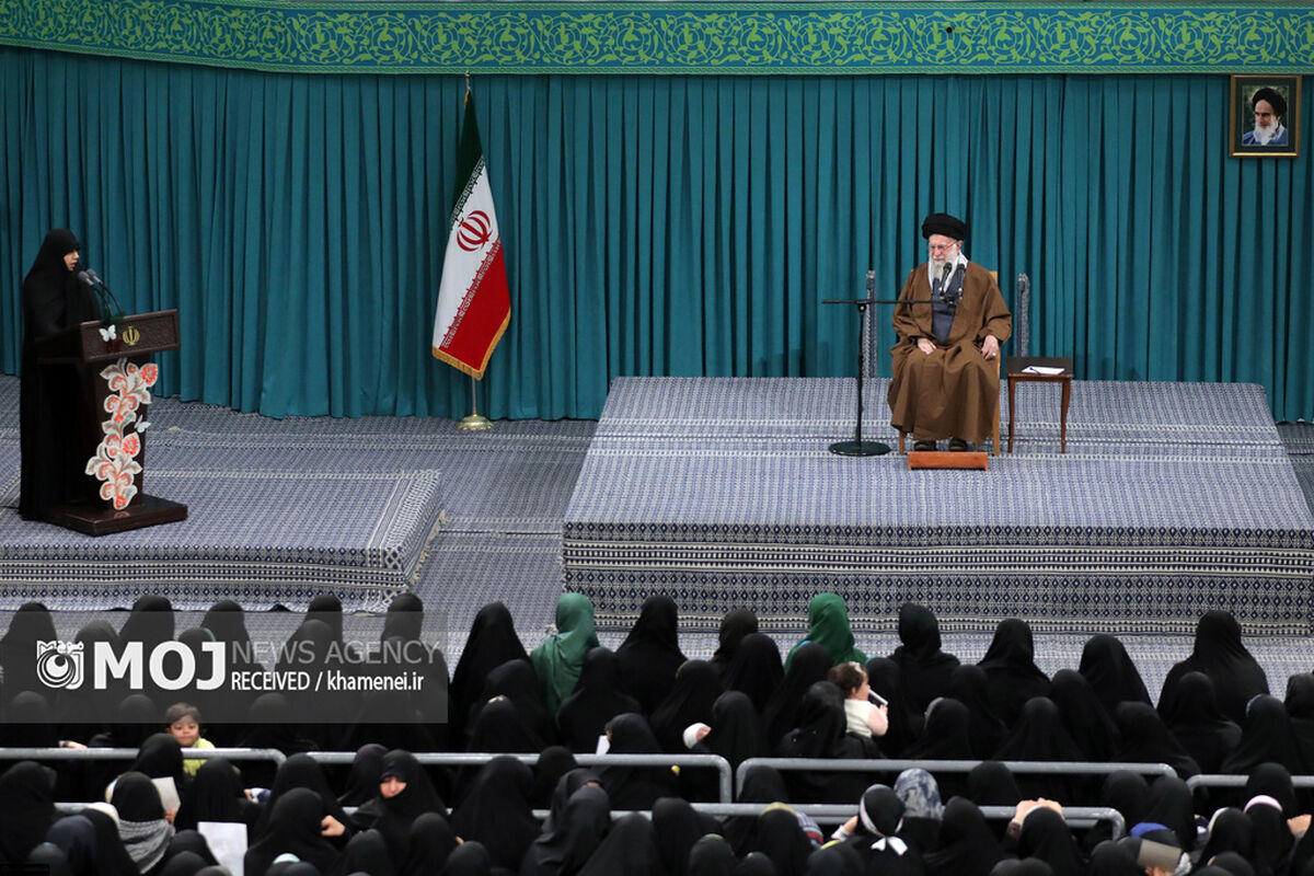 دیدار هزاران نفر از زنان و دختران با رهبر معظم انقلاب