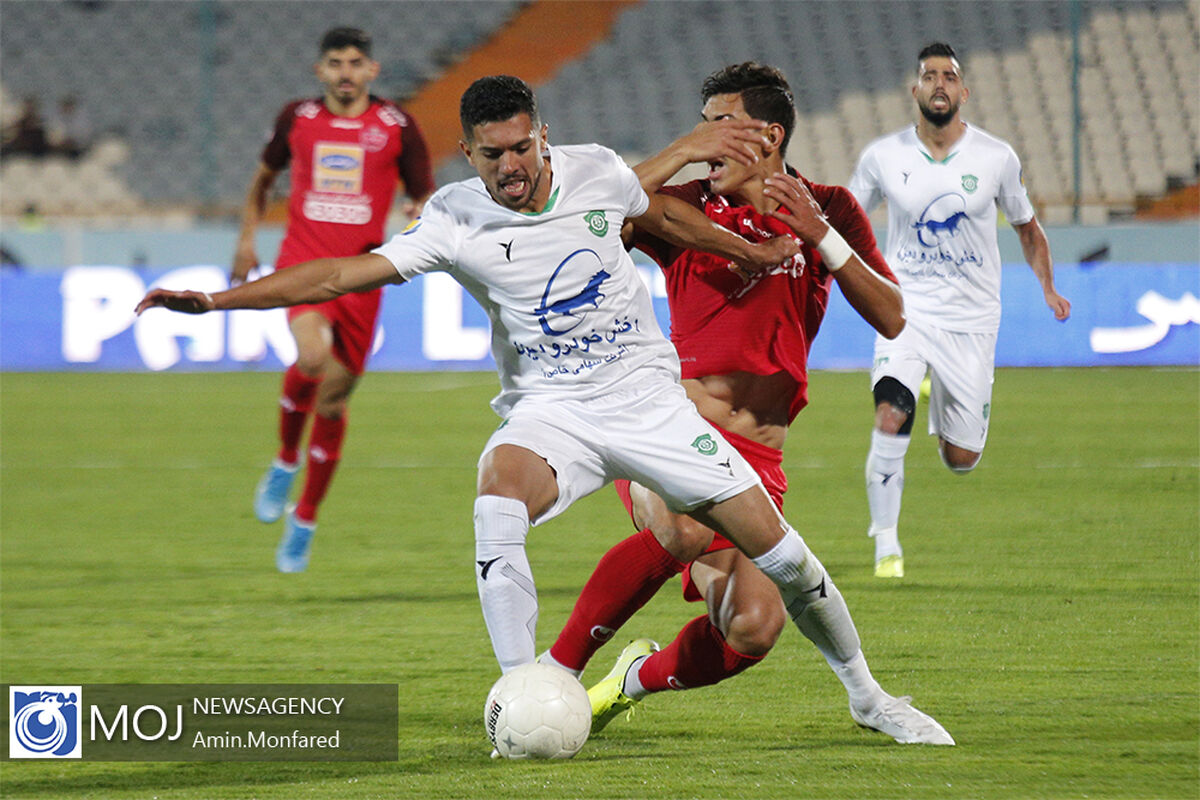 دیدار تیم های فوتبال پرسپولیس و ماشین سازی
