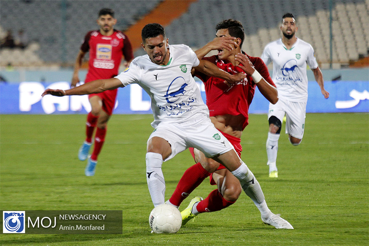 دیدار تیم های فوتبال پرسپولیس و ماشین سازی