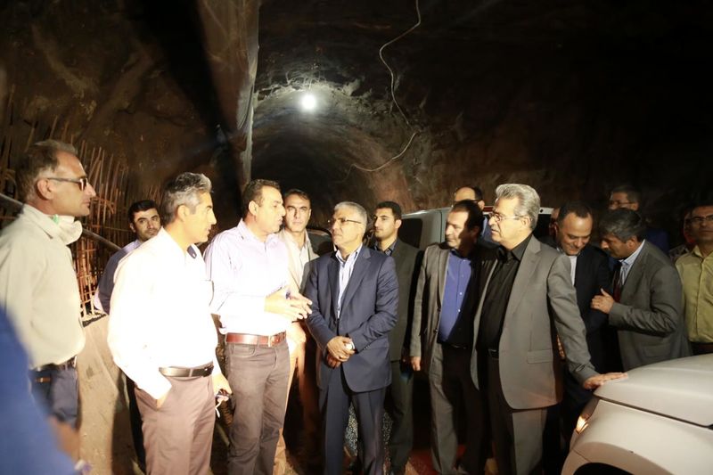 خط دوم انتقال آب درودزن به شیراز ۷۴ درصد و محور دوکوهک به صدرا 30 درصد پیشرفت داشته است
