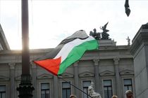 هزاران نفر در وین علیه حمایت اروپا از اسرائیل راهپیمایی کردند