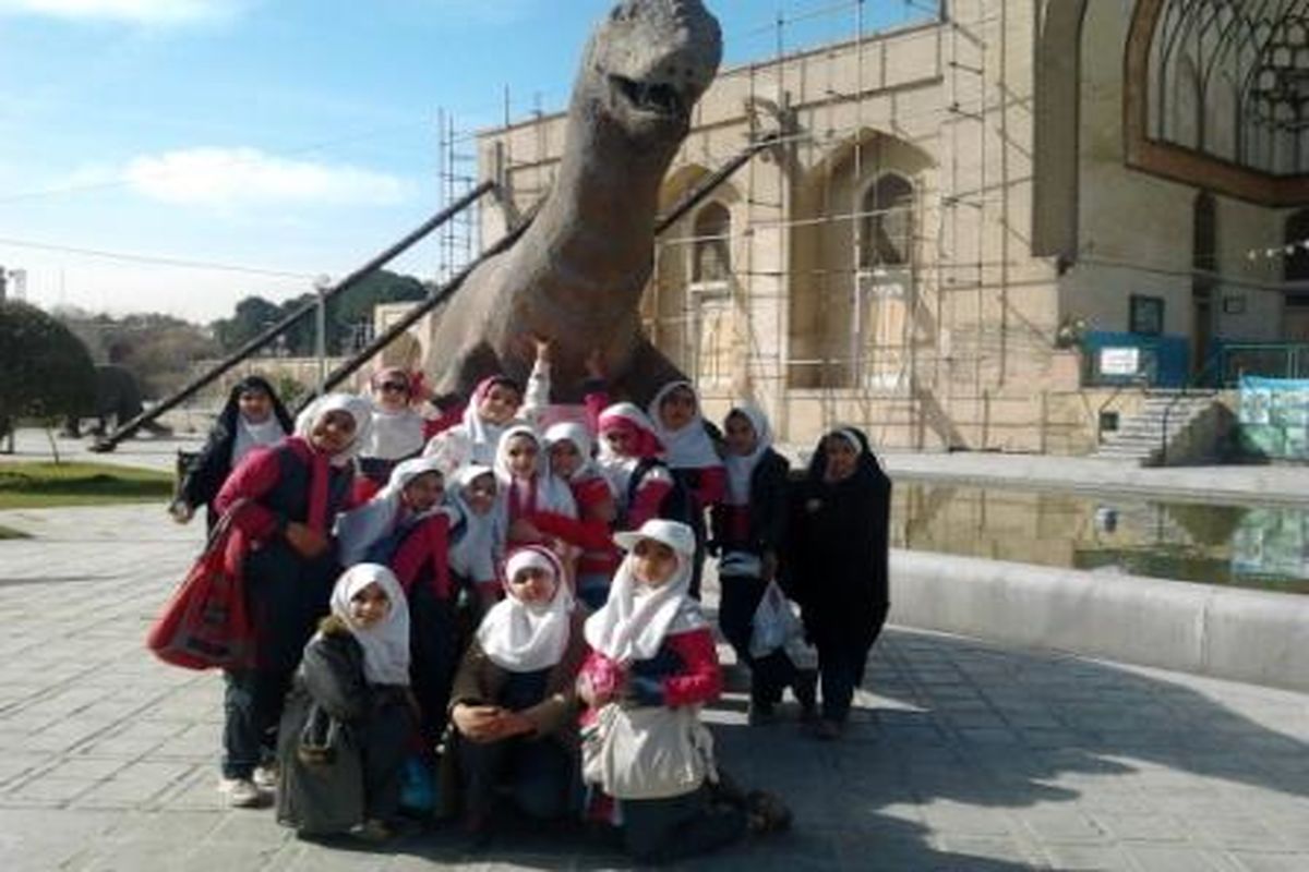 اصفهان- بازدید اثار تاریخی دانش اموزان