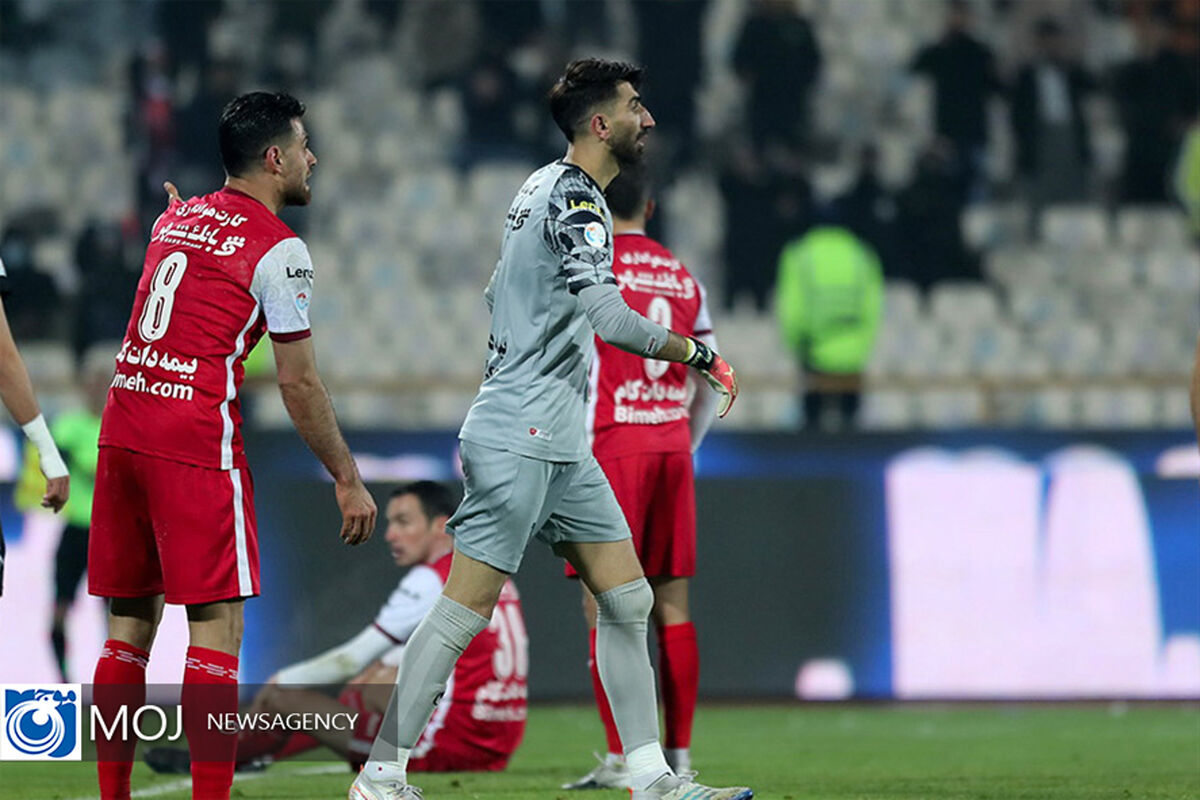 دیدار تیم‌ های فوتبال پرسپولیس و هوادار