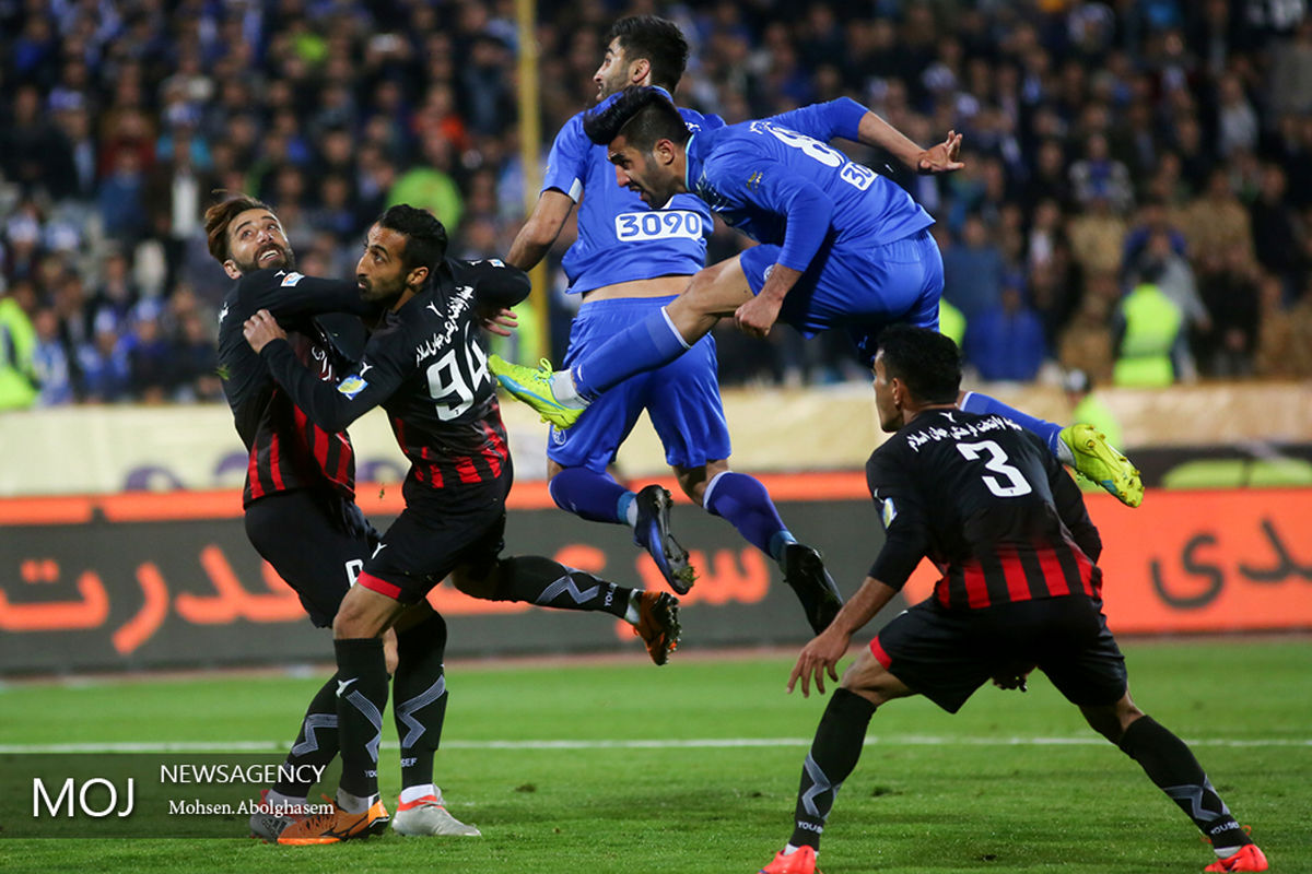 دیدار تیم های فوتبال استقلال تهران و سیاه جامگان مشهد