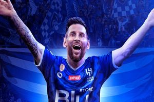 لحظه اهدای جایزه توپ طلا به مسی / استقبال دوید بکام از لیونل مسی + ویدئو