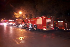 مهار آتش در کارگاه تولیدی فیروز بهرام ادامه دارد