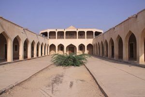 مرمت و ساماندهی مدرسه شریعتی هرمز آغاز شد