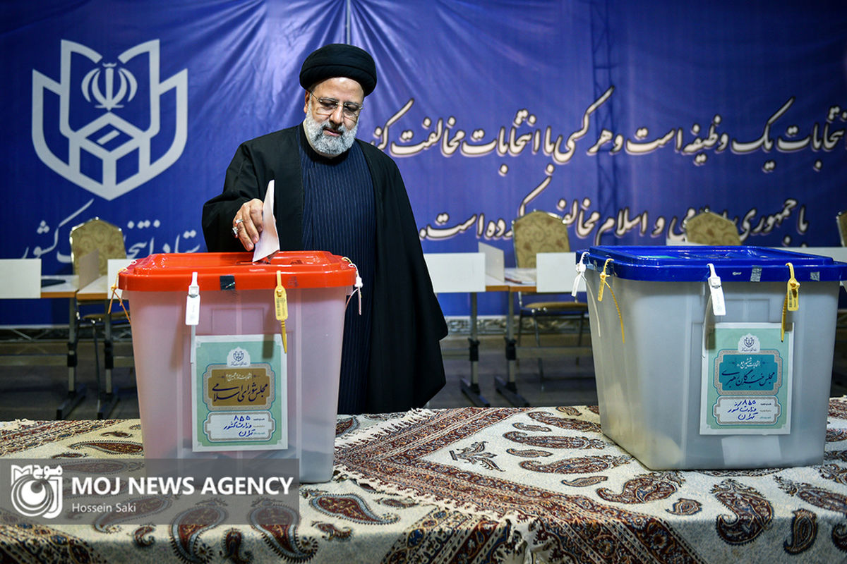 حضور رئیس جمهور پای صندوق اخذ رای