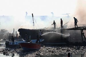 آتش‌سوزی چهار فروند شناور در اسکله سیریک