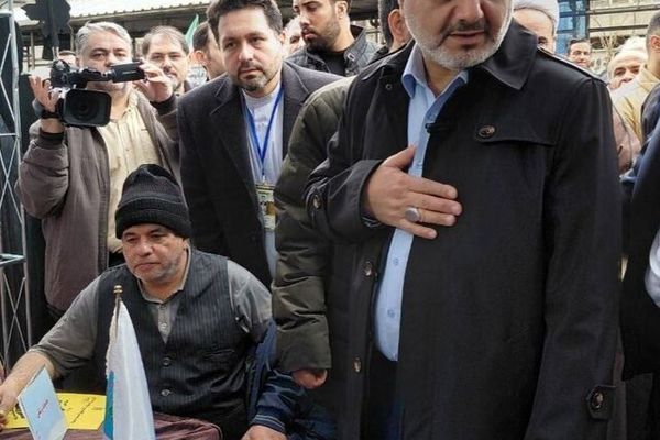 رئیس کل دادگستری استان تهران در راهپیمایی ۲۲ بهمن حضور یافت