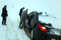 ۱۰ هزار نفر از برف و کولاک در جاده ها نجات داد