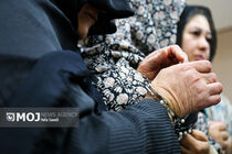 نحوه سرقت دو سارق ۴۱ و ۵۰ ساله از خانم های میانسال + فیلم
