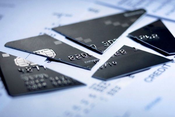 منابع بانکهای خصوصی صرف پرداخت وام به سهامداران می شود/هشدار درباره ورشکستگی چند بانک دیگر