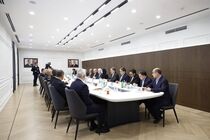 مجوز تردد زمینی برای بازرگانان و گردشگران صادر شود/ توافقات لازم برای راه‌اندازی بارانداز لجستیکی ریلی انجام شده است