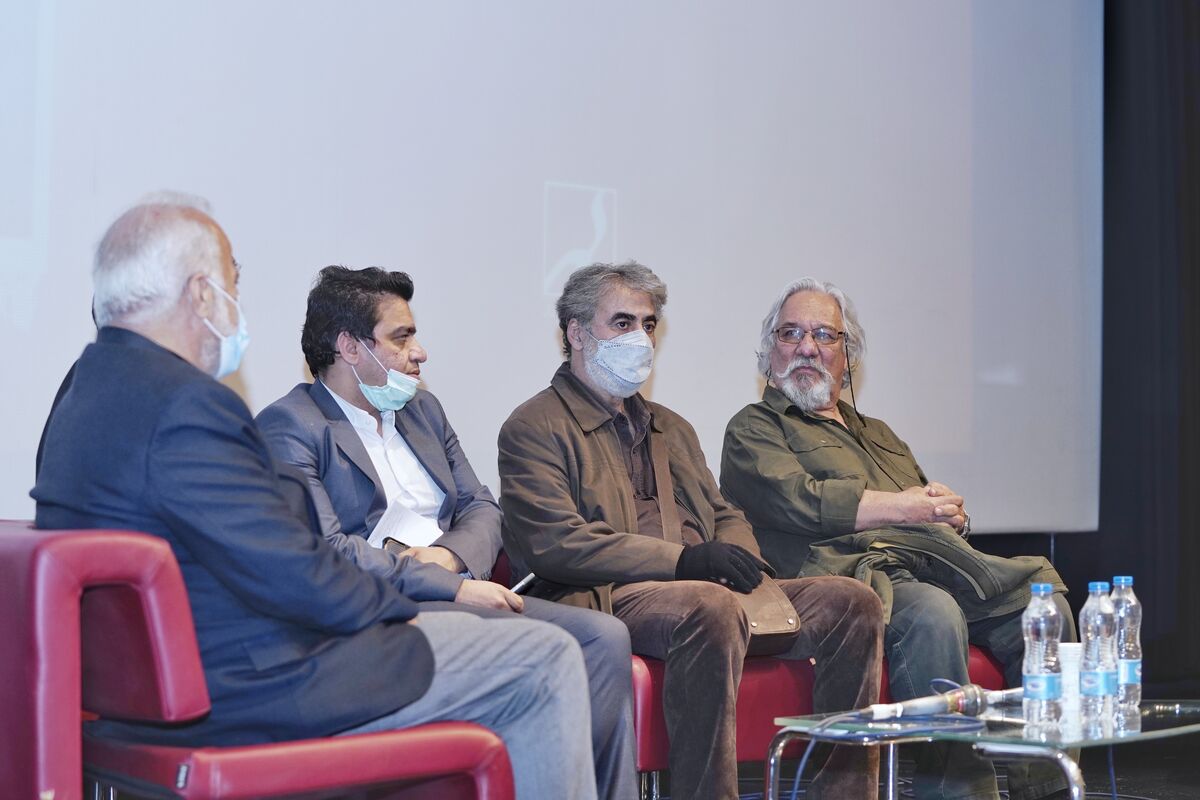نشست نقد و بررسی فیلم سینمایی مستطیل قرمز