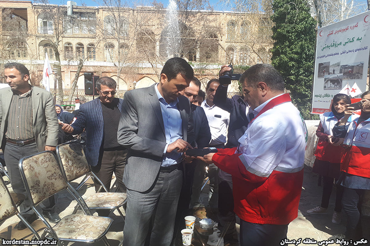 کمک به سیل زدگان