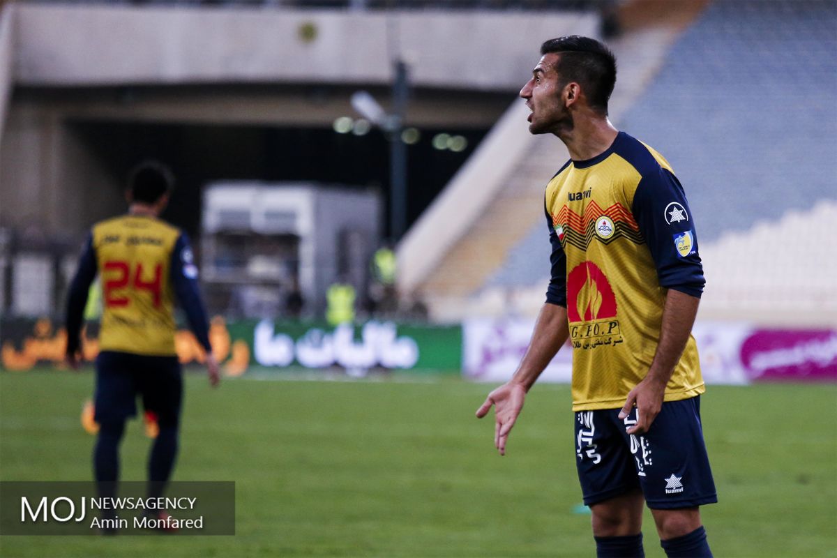 دیدار تیم های فوتبال پرسپولیس و نفت تهران