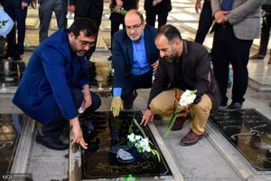 آیین غبارروبی و عطرافشانی مزار شهدای رسانه آذربایجان شرقی + تصاویر 