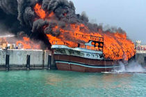 آتش سوزی در بندر صیادی کنگ/ سه فروند لنج طعمه حریق شد