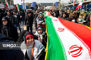 برپایی باشکوه راهپیمایی ۲۲ بهمن کرمانشاه از میدان انقلاب تا آزادی