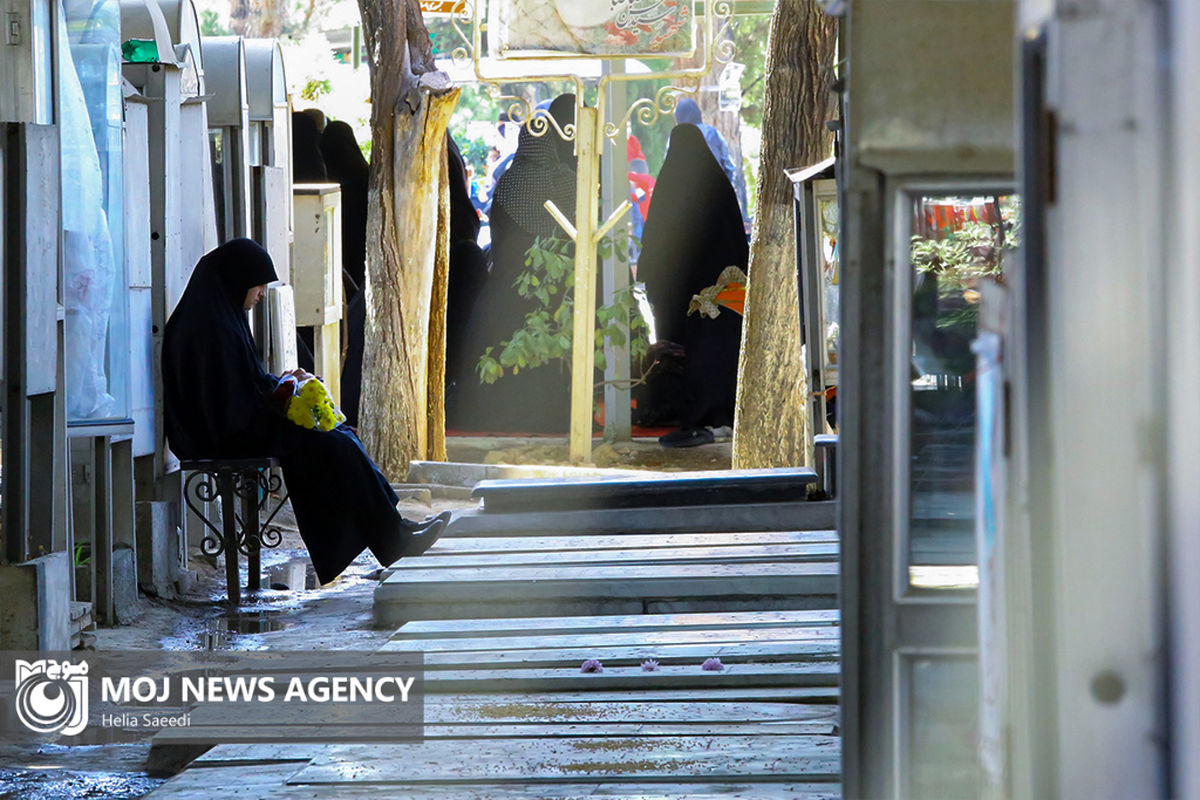 زیارت اهل قبور در آخرین پنجشنبه سال