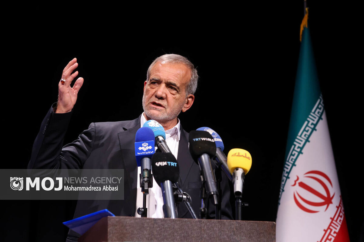 همایش فرهنگیان با حضور مسعود پزشکیان