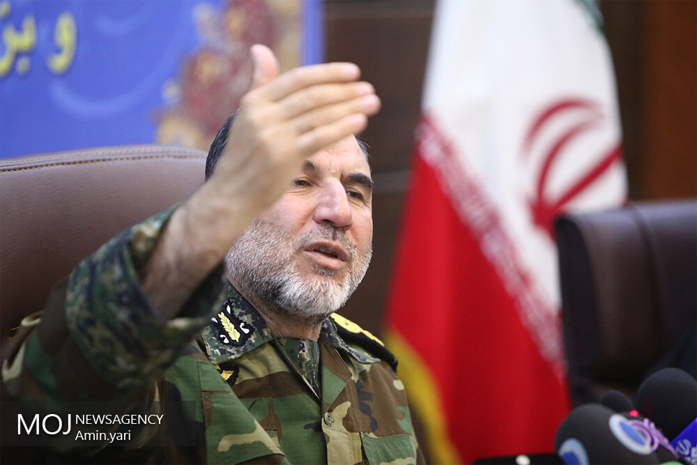دشمن سعی دارد ارزش هایی را که به آن افتخار می کنیم تبدیل به ضد ارزش کند