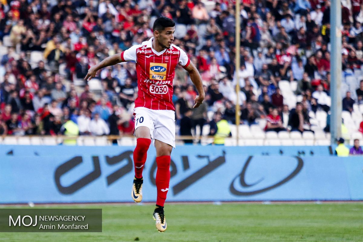 دیدار تیم های فوتبال پرسپولیس و نفت تهران