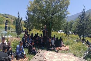 برگزاری آیین سنتی زیارت اهل قبور در روستای سیدخیل زارم