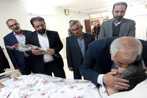 عیادت مدیر مخابرات منطقه اصفهان از جانبازان آسایشگاه شهید مطهری