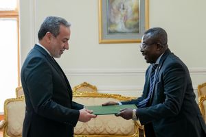 سفیر جدید غنا رونوشت استوارنامه خود را تسلیم وزیر امور خارجه کشورمان کرد